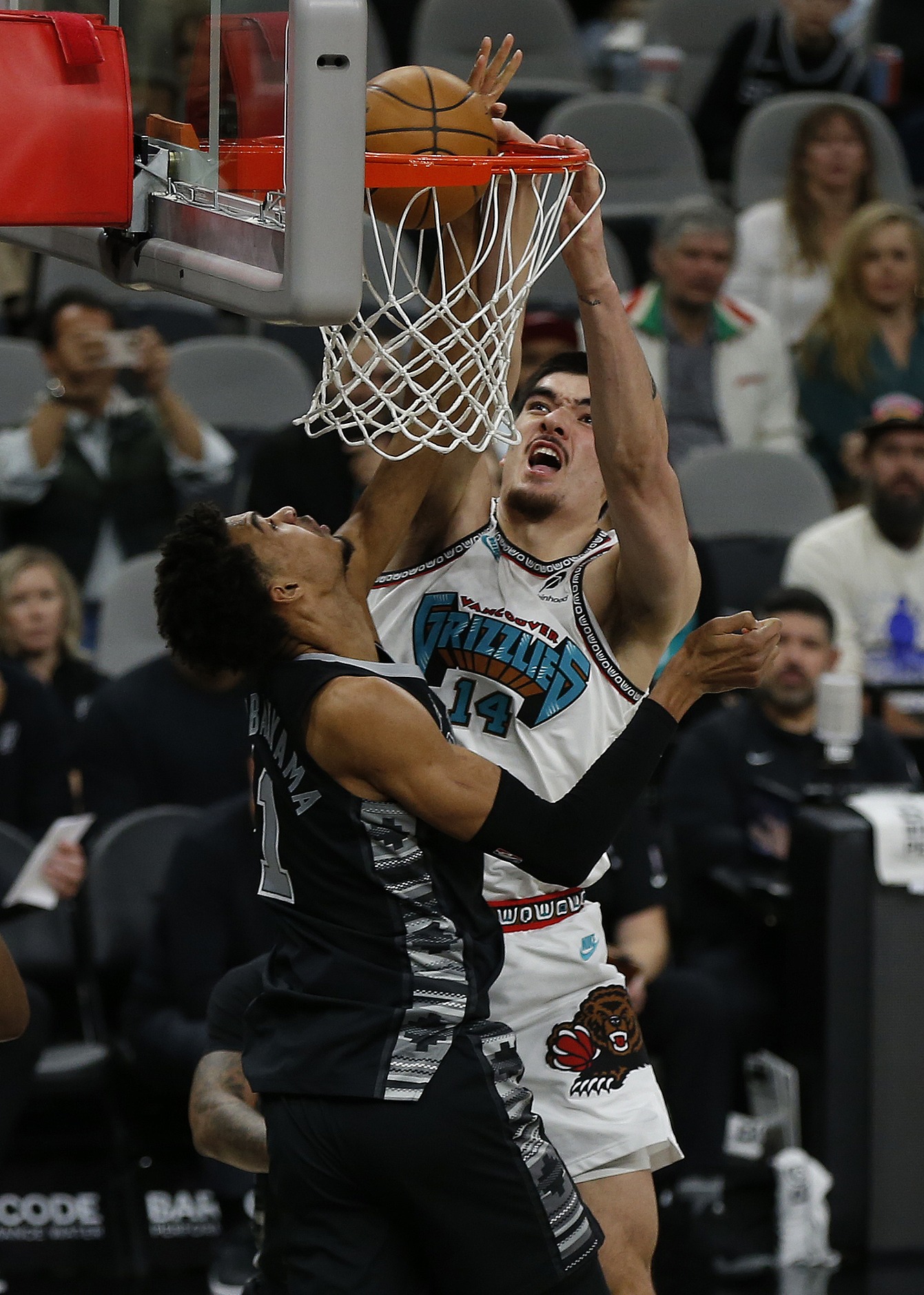 九游下载这也行?阿扎伦卡在老鹰比赛中挺进下一轮NBA常规赛冲刺阶段再迎强敌,圣安东尼奥马刺围绕NBA常规赛战术微调的简单介绍